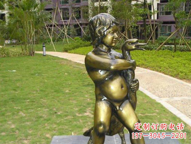 温州抱着鹅的男孩城市玻璃钢仿铜景观雕塑