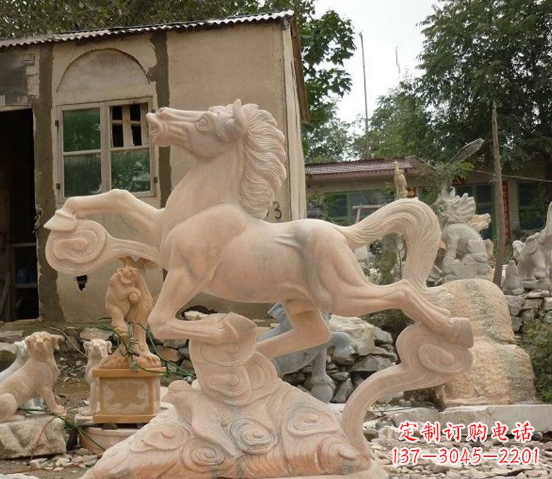 温州奔马石雕晚霞红动物雕塑