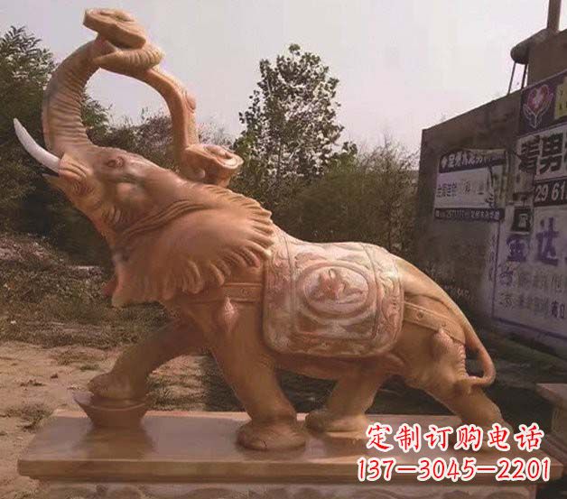 温州鼻卷如意的大象石雕
