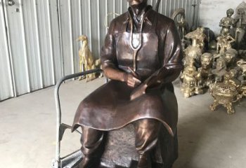 温州白求恩坐姿纯铜雕塑赞颂英雄的象征