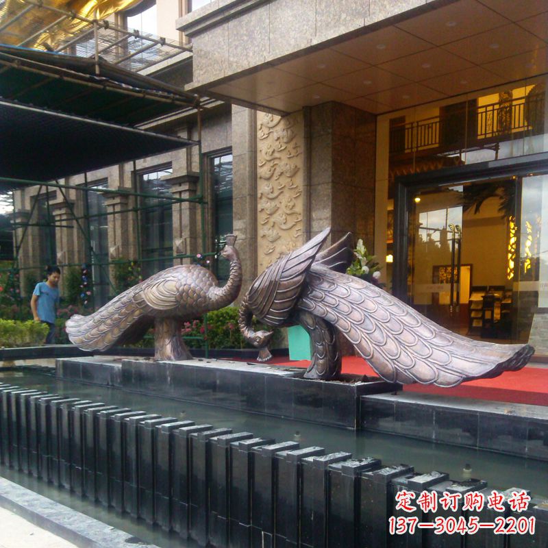 温州宾馆门口铜雕孔雀