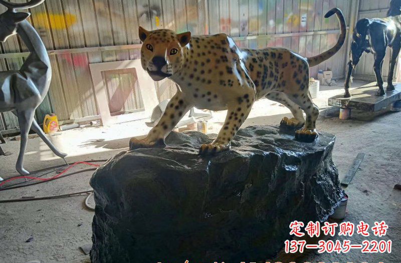 温州玻璃钢豹子雕塑 (2)
