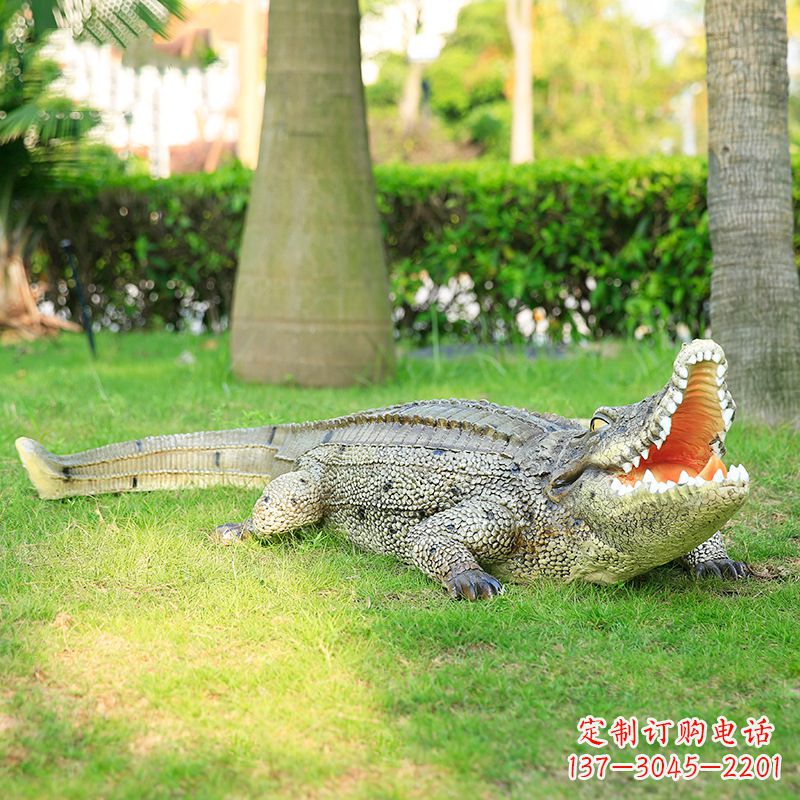 温州玻璃钢雕塑户外园林景观装饰仿真动物鳄鱼摆件