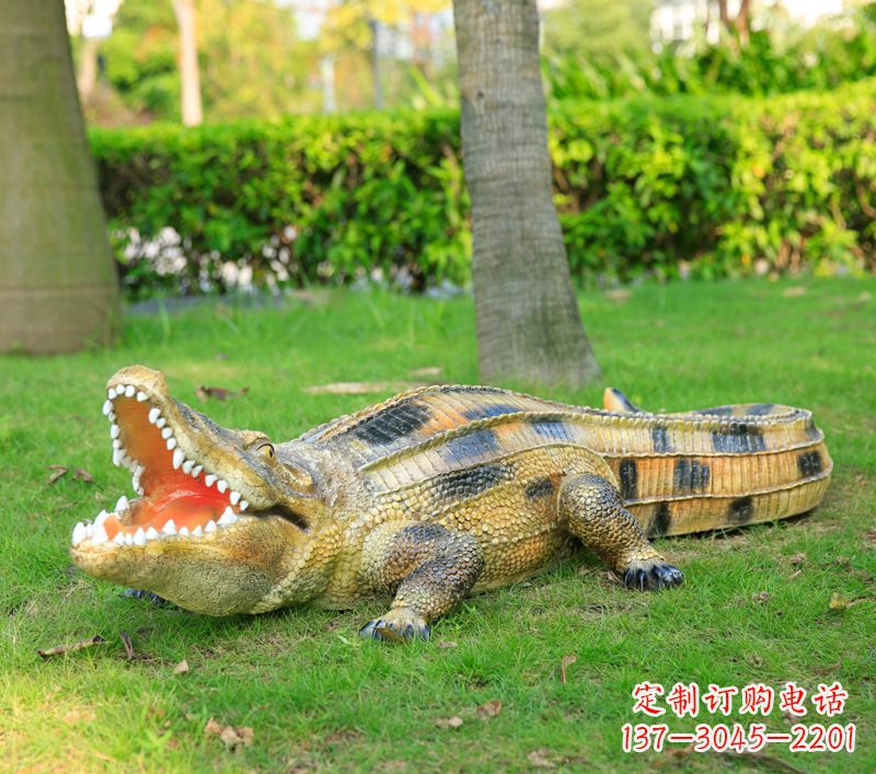 温州玻璃钢鳄鱼 草坪绿地仿真动物雕塑