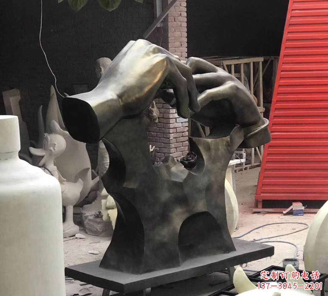 温州玻璃钢仿铜戴戒指雕塑广场景观爱情摆件 (6)
