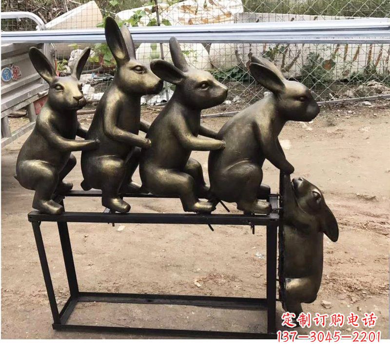 温州玻璃钢仿铜玩耍的兔子