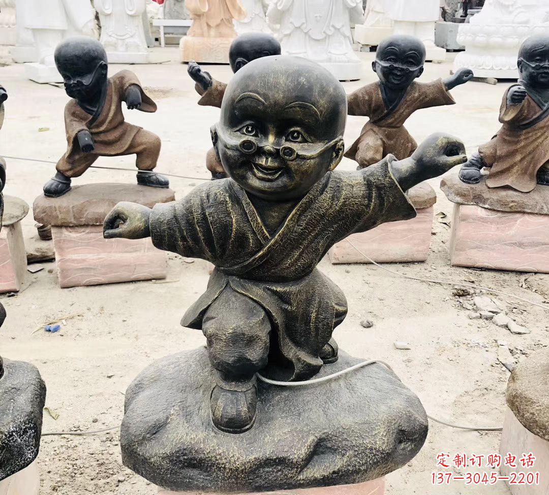 温州玻璃钢仿铜小和尚雕塑公园景观人物雕塑