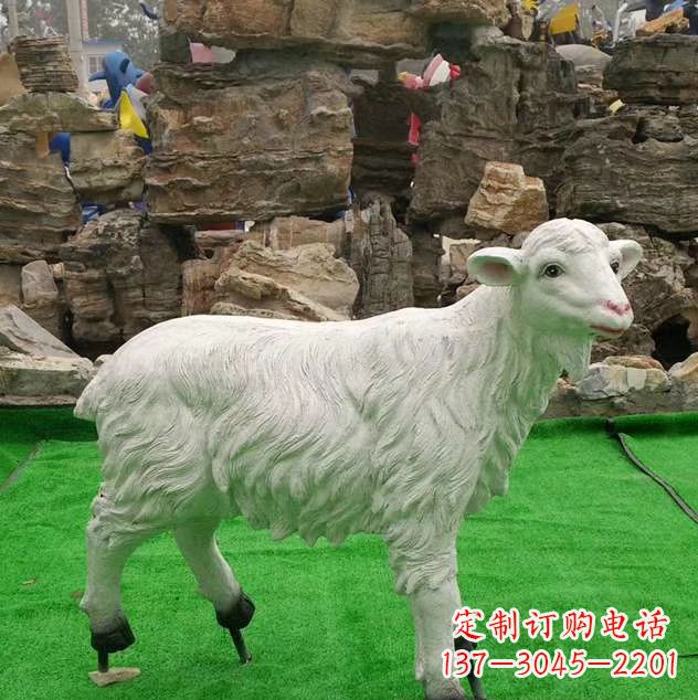 温州玻璃钢仿真绵羊动物雕塑