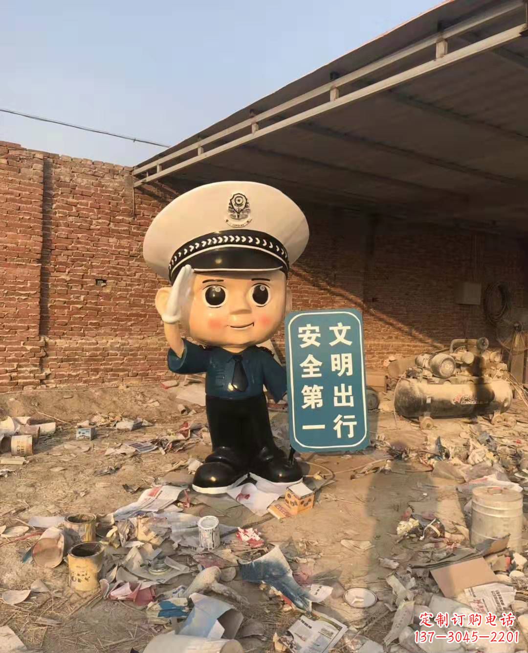 温州玻璃钢卡通警察雕塑公园广场安全警示语雕塑