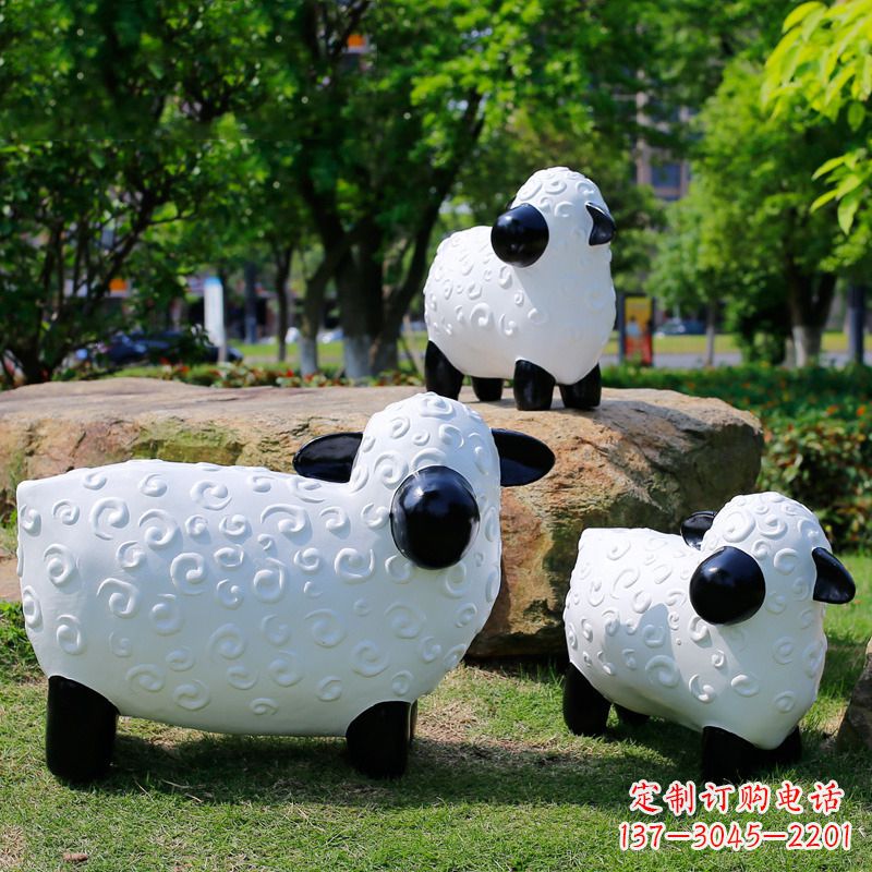 温州玻璃钢卡通羊-公园草坪动物雕塑摆件