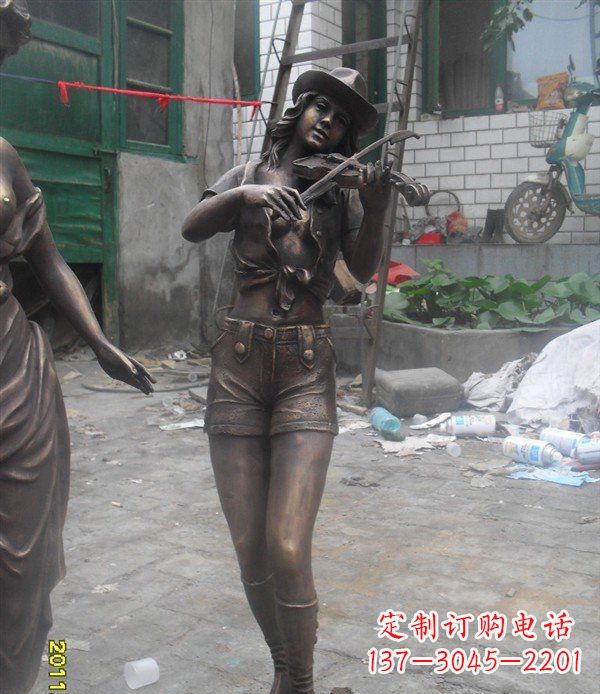 温州玻璃钢美女演奏仿铜人物雕塑