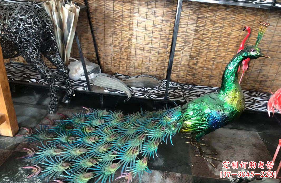 温州不锈钢彩色景观孔雀雕塑