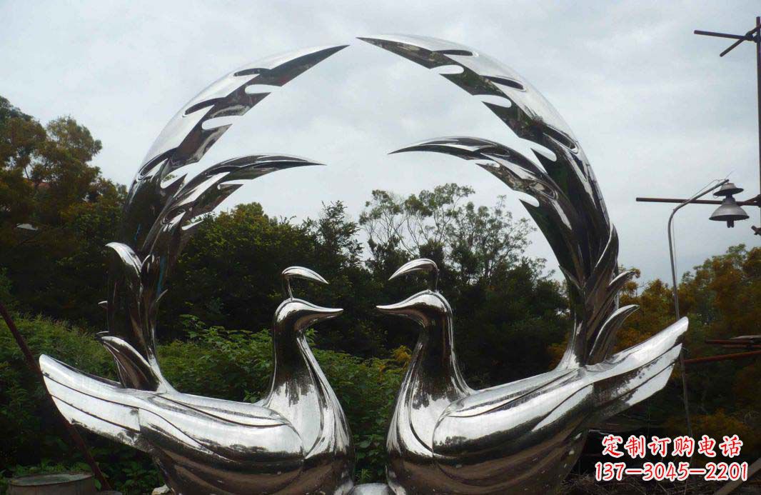 温州不锈钢抽象镜面孔雀雕塑
