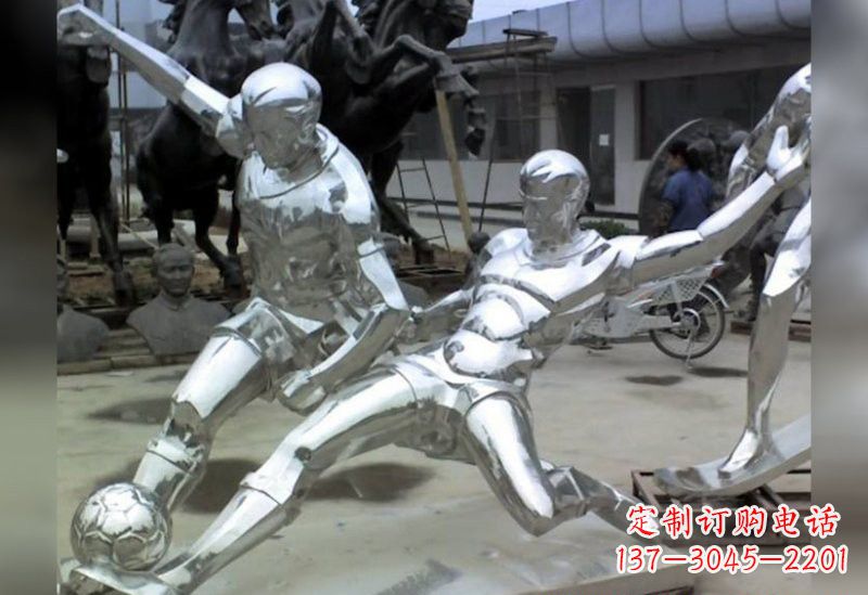 温州不锈钢抽象踢足球的人物雕塑