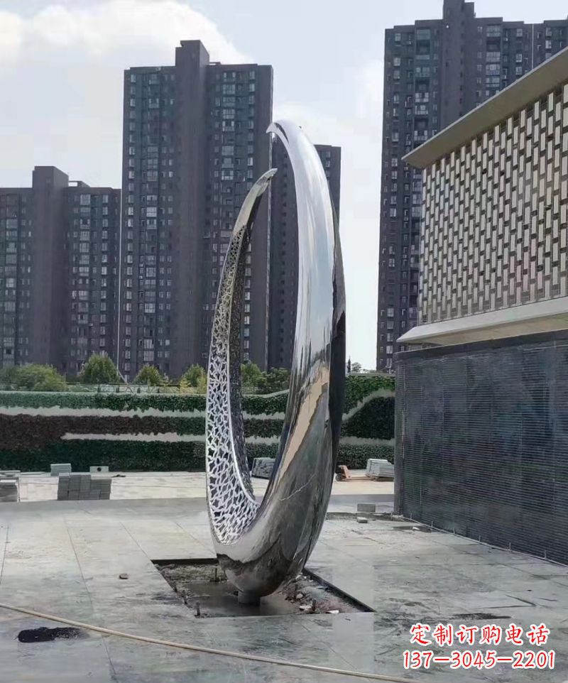 温州不锈钢抽象月亮雕塑户外摆件