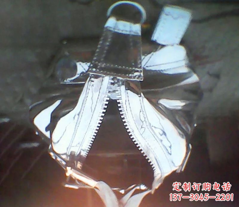 温州不锈钢创意手提包细节雕塑
