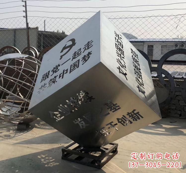 温州不锈钢灯饰魔方雕塑