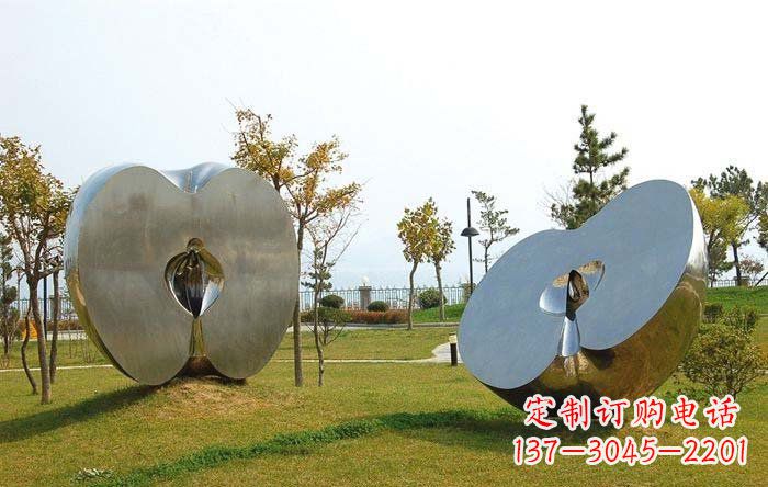 温州不锈钢公园半块苹果雕塑