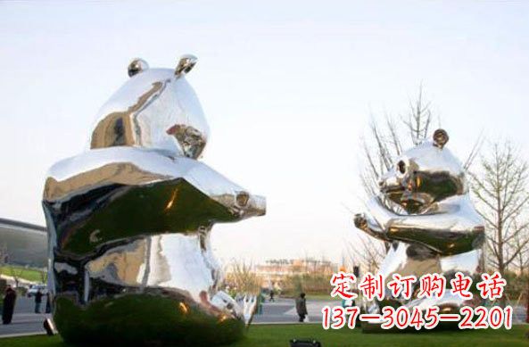 温州不锈钢公园抽象熊猫雕塑