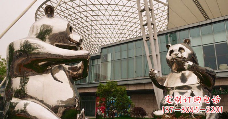 温州不锈钢公园动物镜面熊猫雕塑