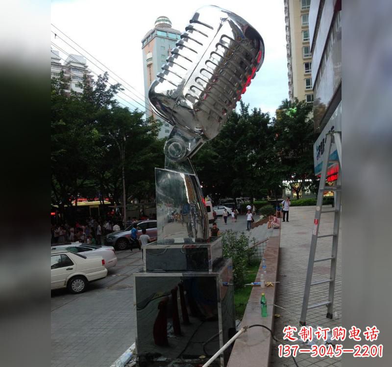 温州不锈钢话筒雕塑2