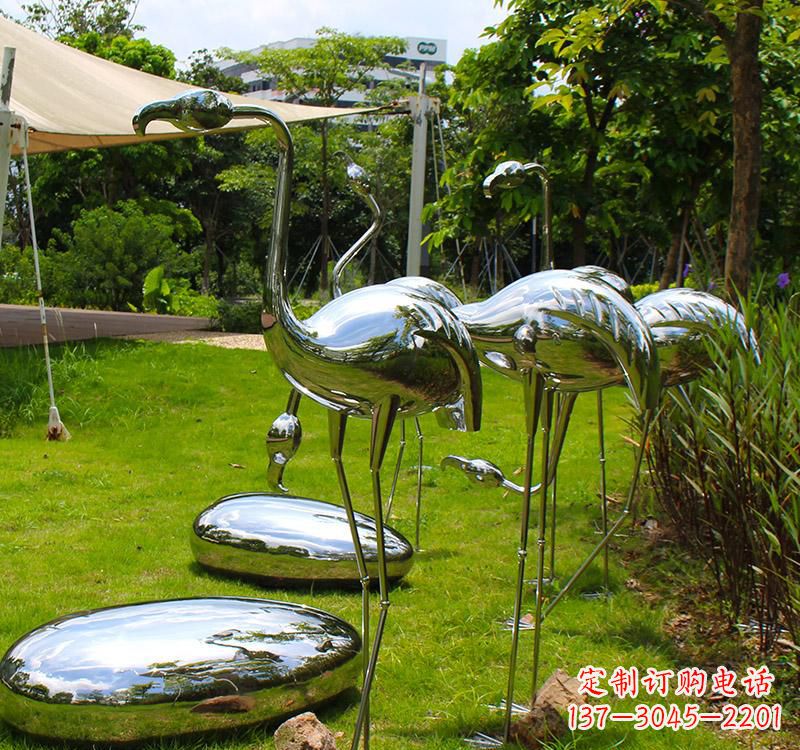温州不锈钢镜面火烈鸟雕塑精美外形、多彩光泽