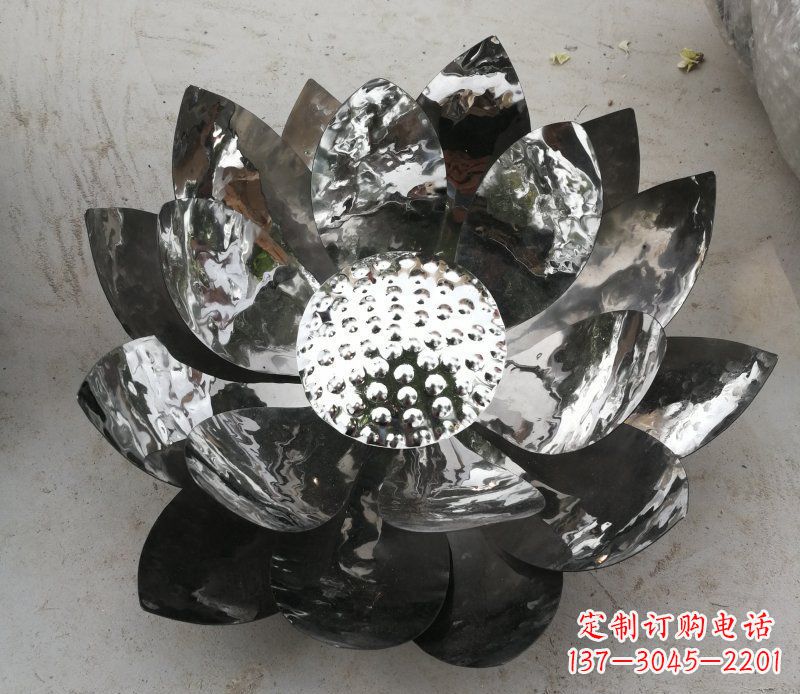温州不锈钢镜面的荷花雕塑——彰显美丽与恬静