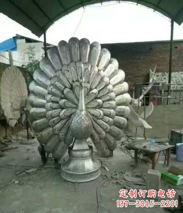 温州不锈钢烤漆孔雀开屏雕塑