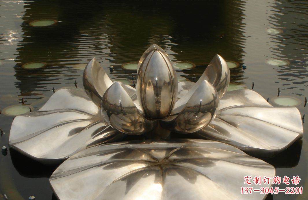 温州不锈钢莲花水中雕塑