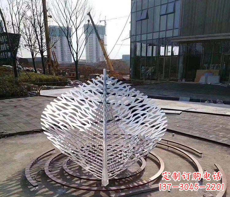 温州不锈钢镂空树叶雕塑精美雕刻的艺术