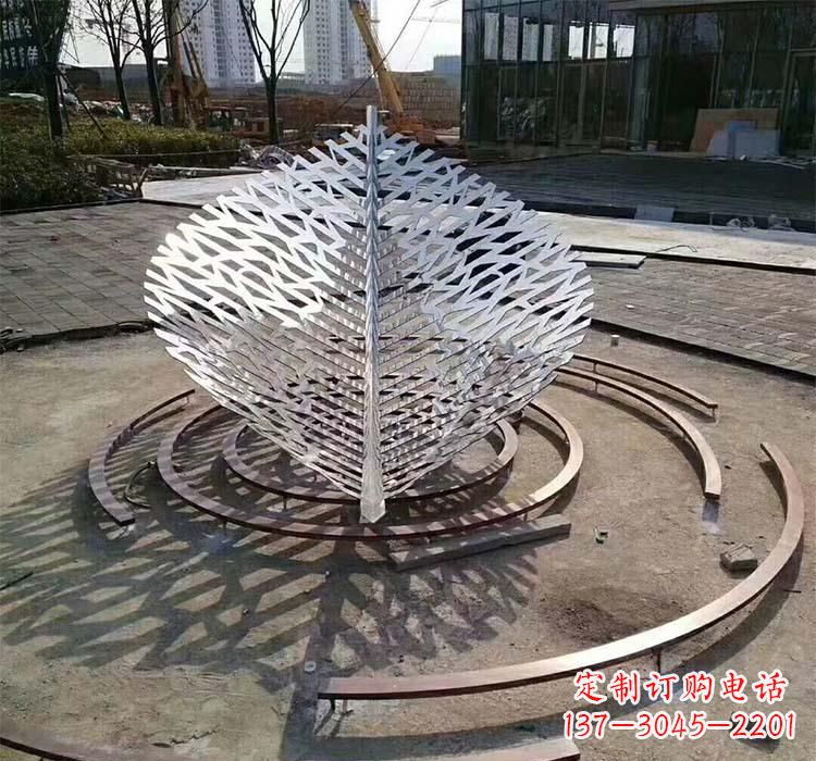 温州不锈钢镂空树叶雕塑——给环境带来美丽