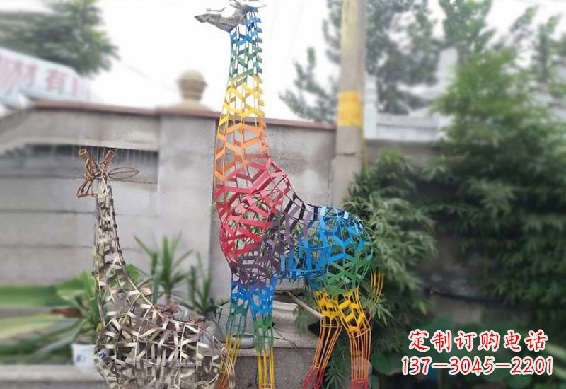 温州长颈鹿雕塑优雅而古典的艺术