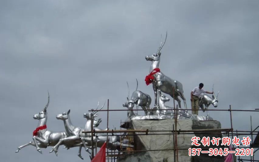 温州不锈钢鹿群动物景观雕塑