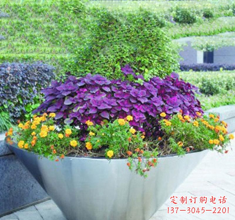 温州不锈钢花盆雕塑艺术之美