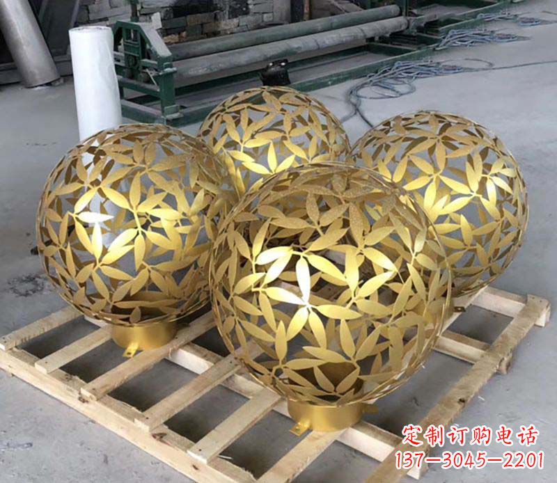 温州不锈钢树叶镂空球小区景观雕塑