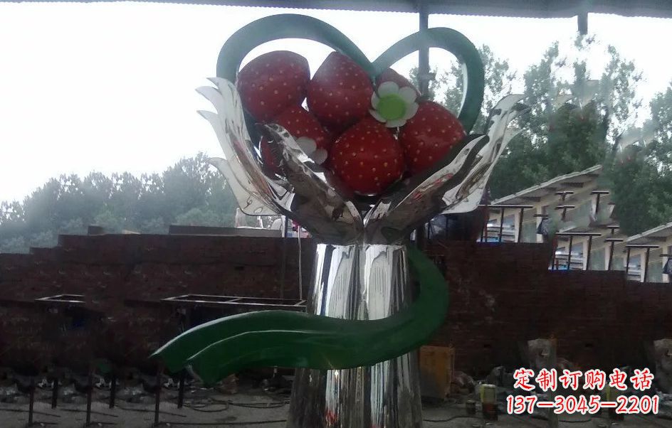 温州不锈钢水果草莓雕塑
