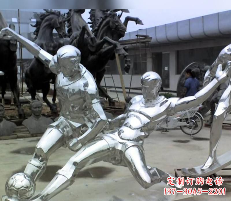 温州不锈钢踢足球的人物运动雕塑