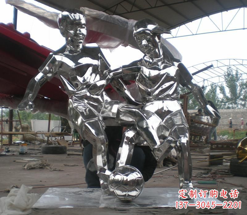 温州展现足球精神的不锈钢雕塑