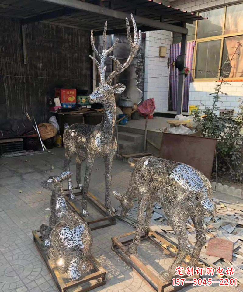 温州不锈钢庭院里的梅花鹿雕塑