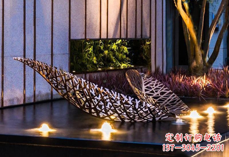 温州不锈钢小区镂空树叶雕塑