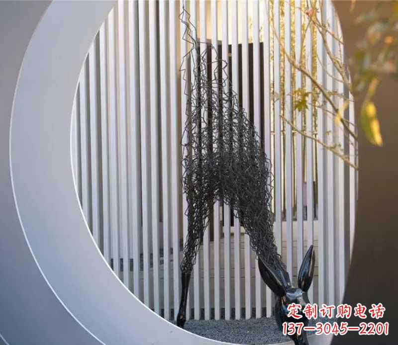 温州不锈钢小区的长颈鹿雕塑