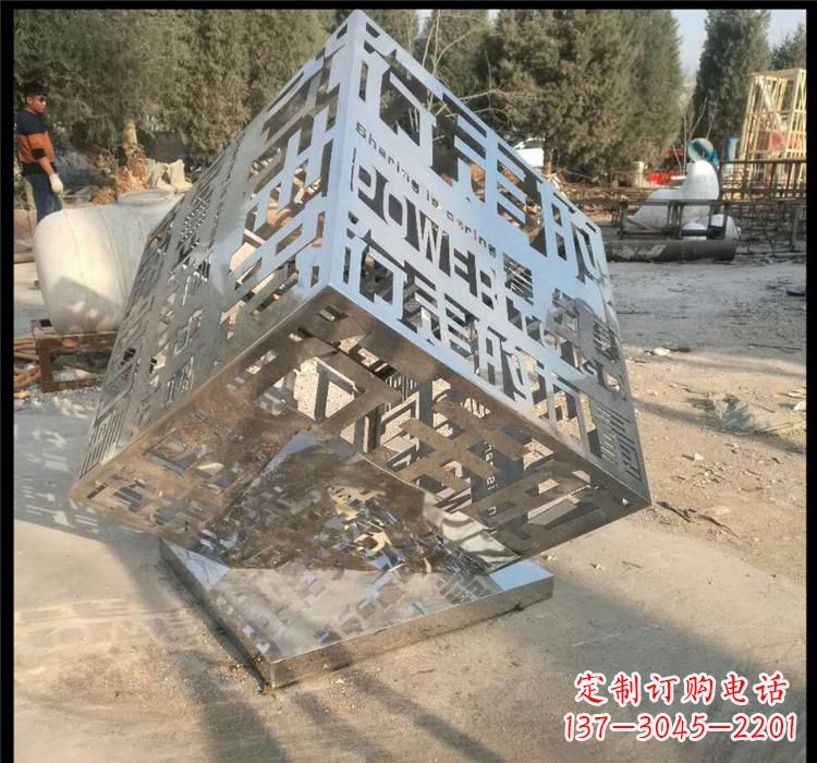 温州不锈钢艺术镂空魔方雕塑