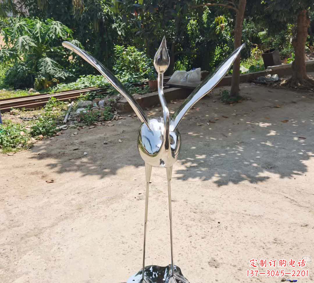 温州不锈钢仙鹤雕塑——传承灵动之美