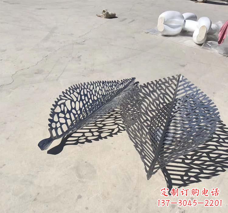 温州不锈钢园林镂空树叶雕塑
