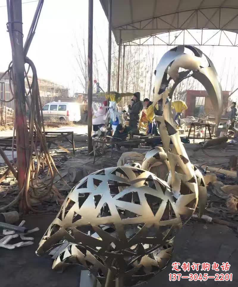 温州不锈钢园林镂空天鹅雕塑