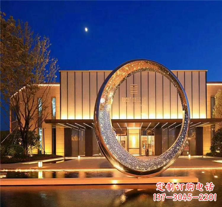 温州不锈钢圆环雕塑给空间增添无限美感