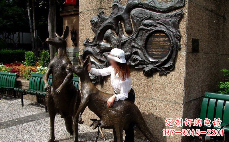 温州袋鼠雕塑——装点步行街的美丽风景