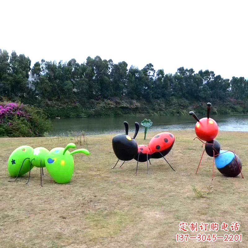 温州彩绘玻璃钢蚂蚁雕塑——精致又充满动感