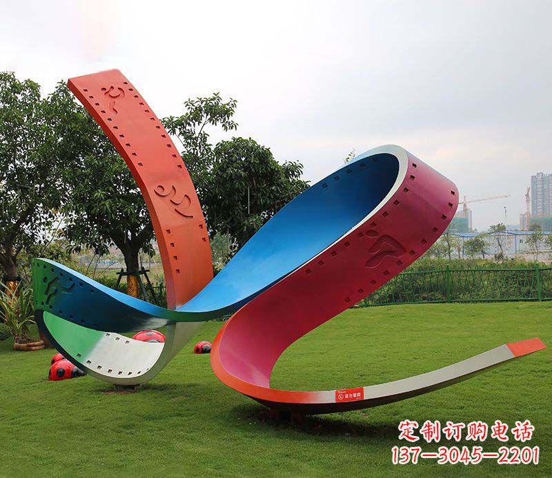 温州动态彩色不锈钢胶卷雕塑