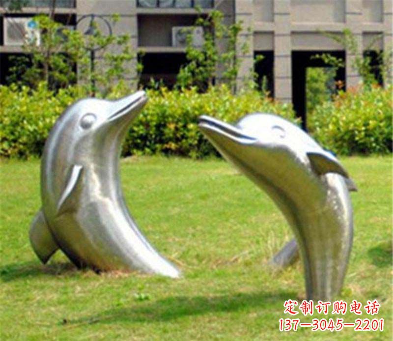 温州海豚雕塑草坪上的精美装饰